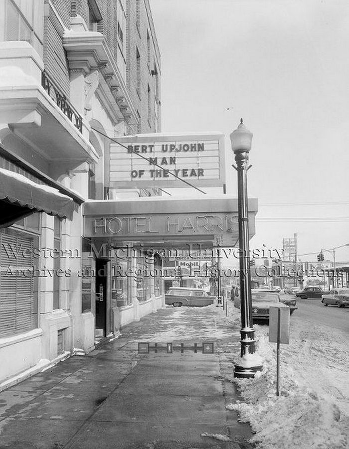 Hotel Harris - Marquee From Wmu